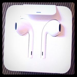 Apple Earbuds Brand New White Headphones